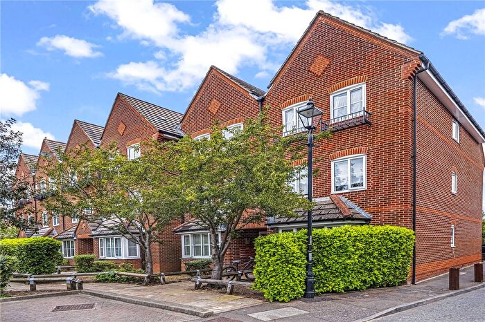 2 Bedroom Flat For Sale In Langridge Mews, Hampton, TW12