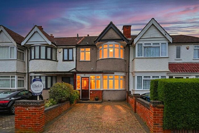 3 Bedroom Terraced House For Sale In Spinnells Road, Harrow, HA2