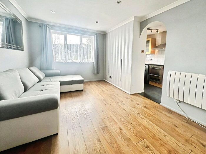 1 Bedroom Flat To Rent In Courtlands Close, Watford, Hertfordshire, WD24