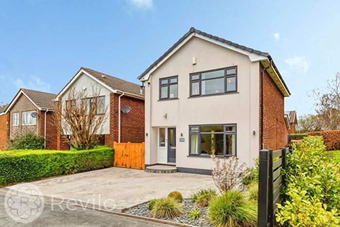 3 Bedroom Detached House For Sale In Eafield Avenue, Milnrow, OL16