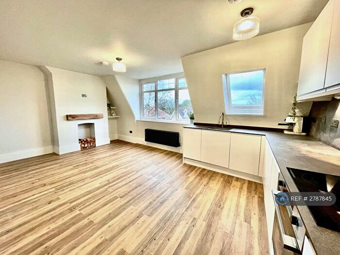 2 Bedroom Flat To Rent In Nether Street, London, N3