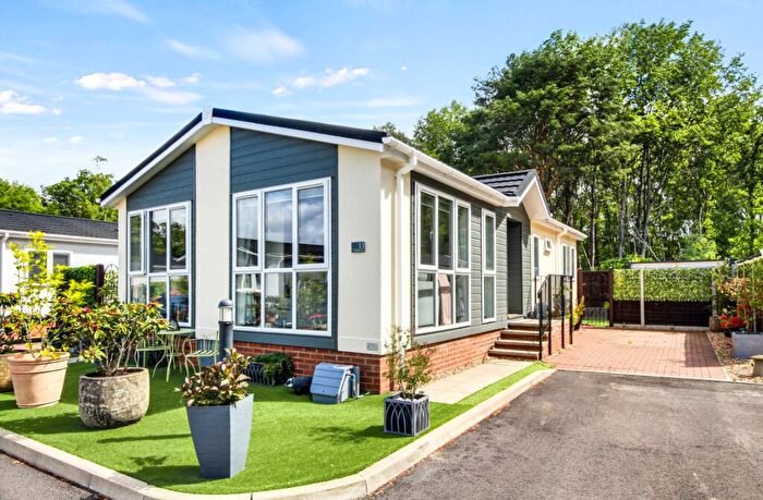 2 Bedroom Park Home For Sale In Badgerwood, Wokingham, RG40