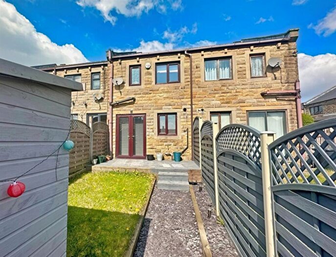 2 Bedroom House For Sale In Dene Royd Close, Stainland, HX4