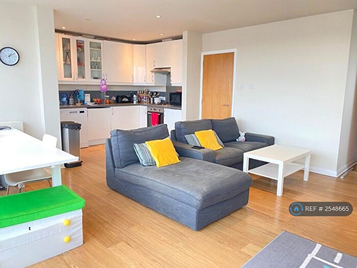 2 Bedroom Penthouse To Rent In Bedford Hill, London, SW12