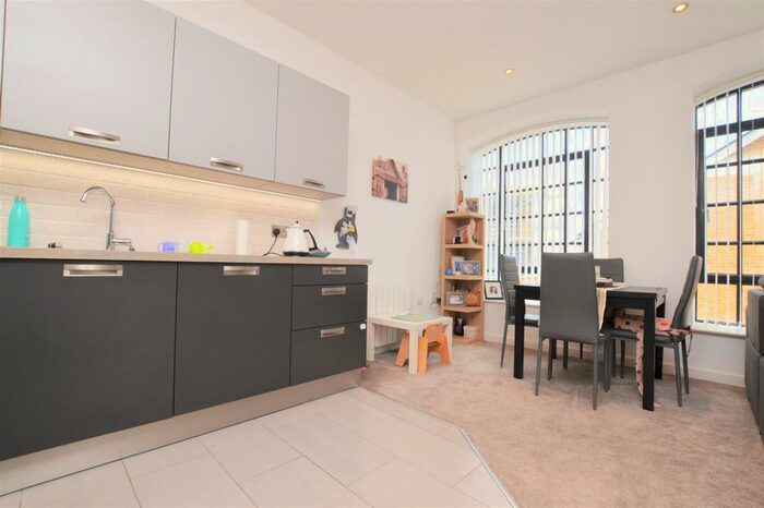 2 Bedroom Flat To Rent In Millers Hill, Ramsgate, CT11