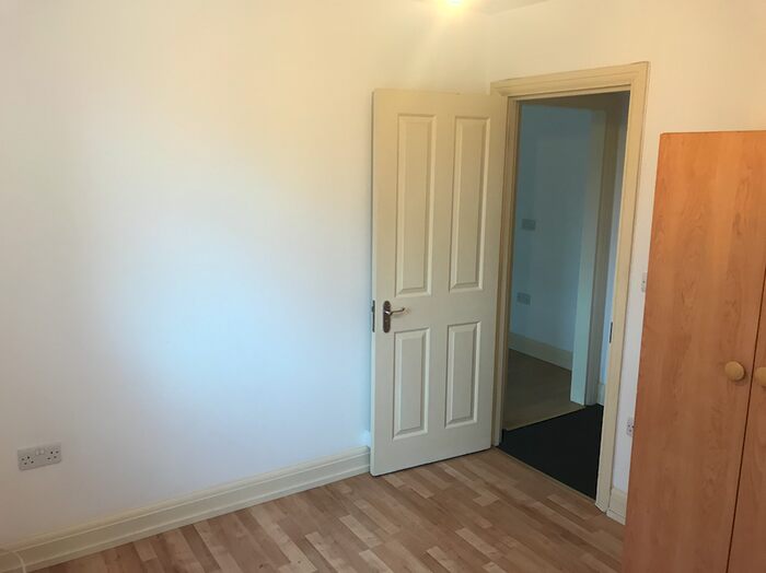Studio To Rent In Newly Refurbished Studio Flat - South Woodford, E18