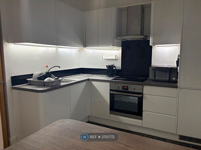 2 Bedroom Flat To Rent In Gardner's Crescent, Edinburgh, EH3