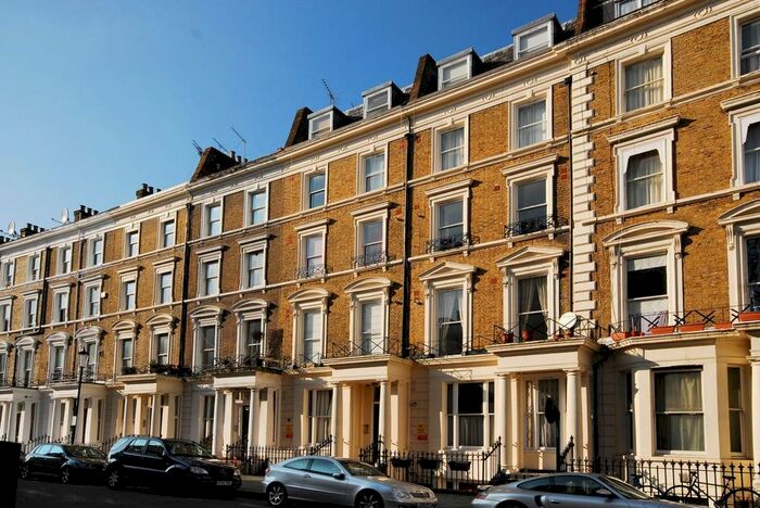 4 Bedroom Flat To Rent In Collingham Place, Earls Court, London, SW5