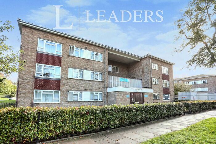 2 Bedroom Flat To Rent In Worsley Bridge Road, Beckenham, BR3