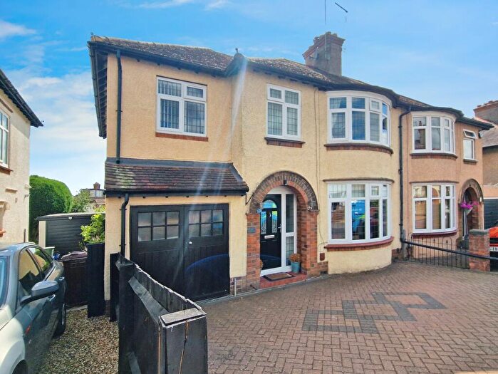 4 Bedroom Semi-Detached House For Sale In Kingsway, Kingsthorpe, NN2