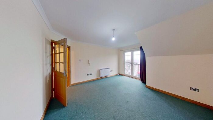 3 Bedroom Flat To Rent In Croft An Righ, Inverkeithing, KY11