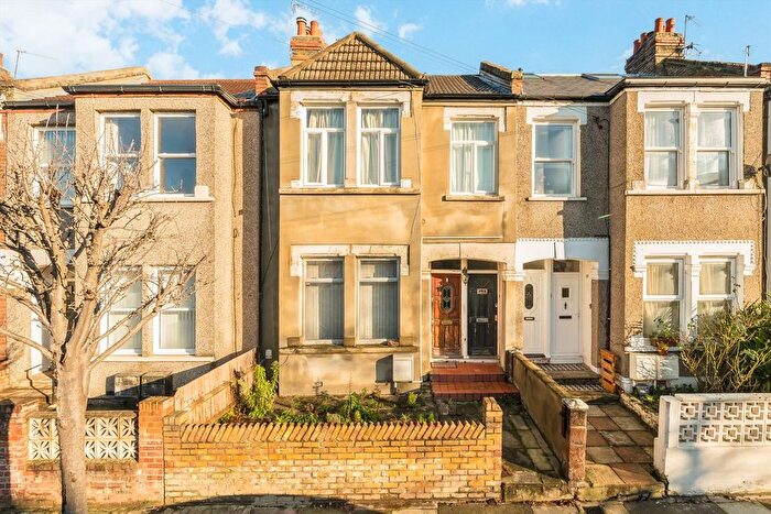 2 Bedroom Maisonette For Sale In Sellincourt Road, Tooting, SW17