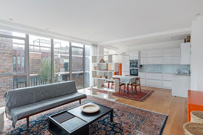 3 Bedroom Flat To Rent In Cabanel Place, London, SE11