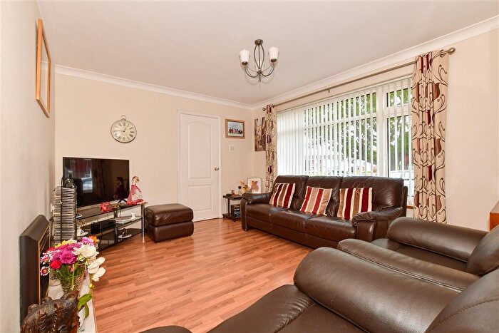 3 Bedroom Link Detached House For Sale In Rylands Road, Kennington, Ashford, Kent, TN24