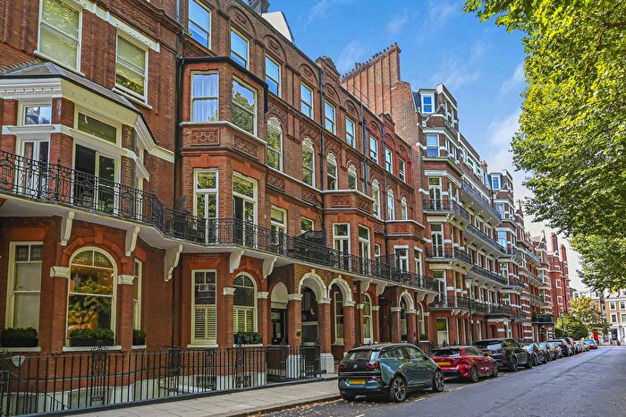 3 Bedroom Flat For Sale In Barkston Gardens, London, SW5