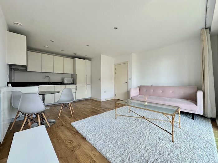 1 Bedroom Flat To Rent In Campbell Court, Meadowside, Eltham, SE9