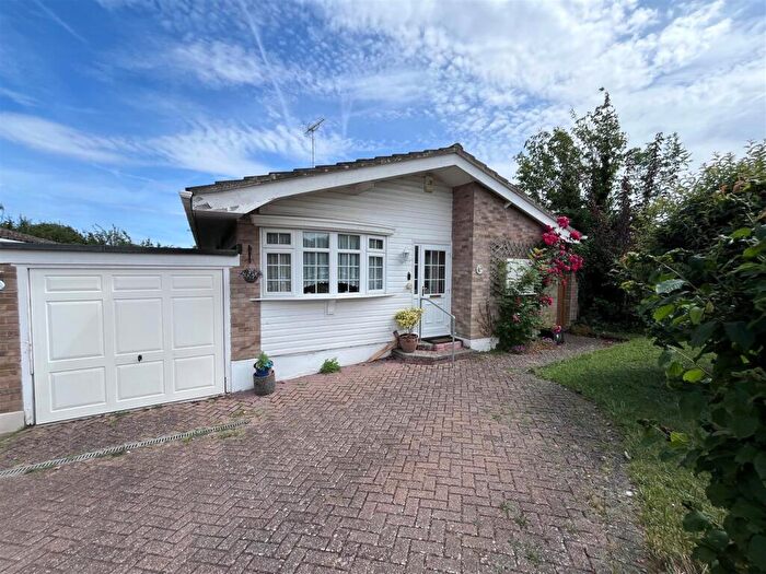 2 Bedroom Detached Bungalow For Sale In Deerhurst Close, New Barn, DA3