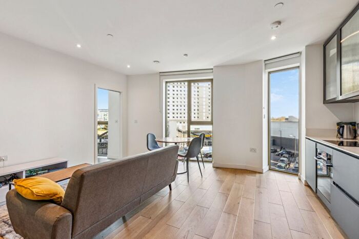 1 Bedroom Flat To Rent In East Apartments, Ashley Road, N17