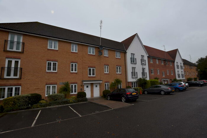 2 Bedroom Flat To Rent In Bromley Close, CM20