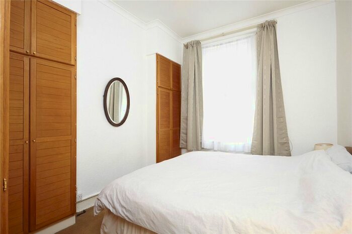 1 Bedroom Flat To Rent In Red Lion Square, London, WC1R