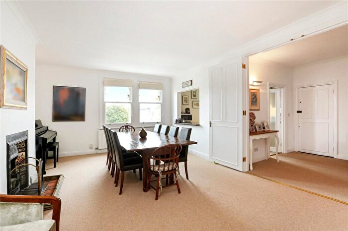 3 Bedroom Apartment To Rent In Lancaster Drive, Belsize Park, London, NW3