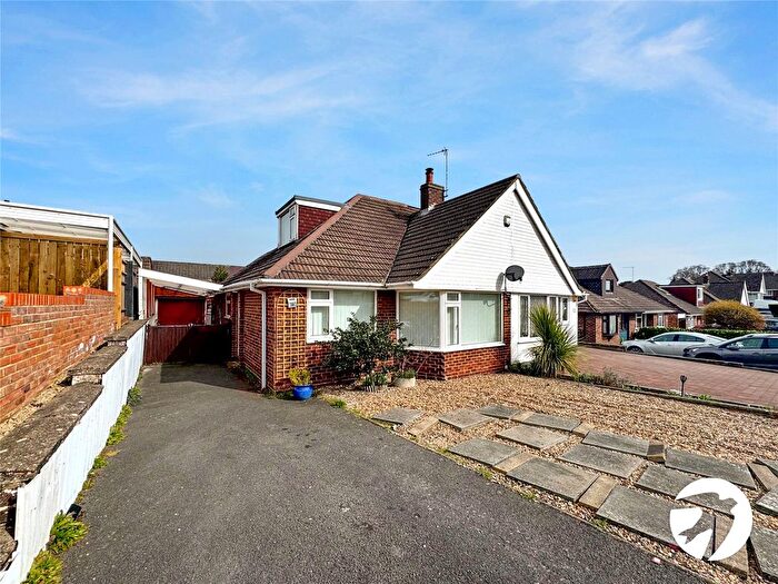 3 Bedroom Bungalow For Sale In Shaftesbury Drive, Maidstone, Kent, ME16