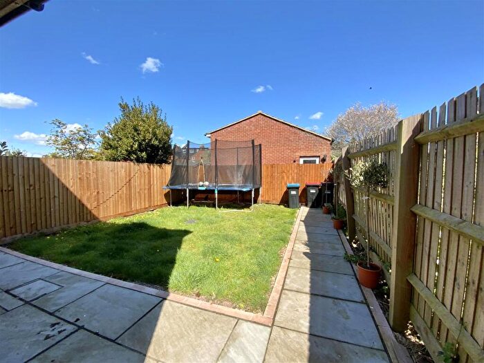 3 Bedroom End Of Terrace House For Sale In Blenheim Avenue, Stony Stratford, Milton Keynes, MK11