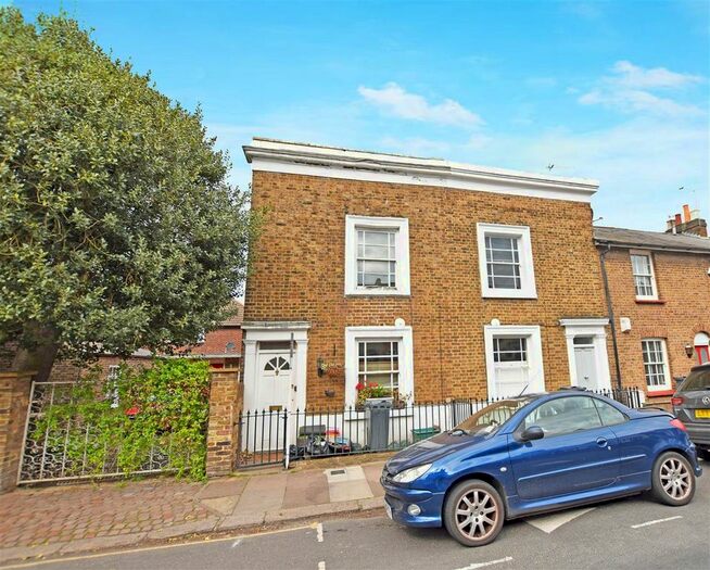 2 Bedroom Cottage To Rent In Linkfield Road, Isleworth, TW7