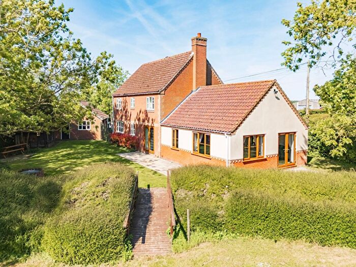 4 Bedroom Detached House For Sale In Hills Road, Saham Hills, IP25