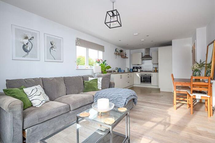 1 Bedroom Flat To Rent In Mayfield Road, Walton-On-Thames, KT12