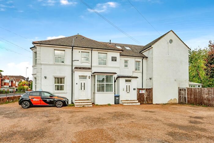 2 Bedroom Flat For Sale In Moat Road, East Grinstead, RH19