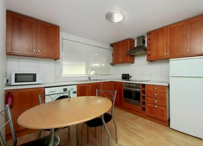 3 Bedroom Maisonette To Rent In Camden Road, Camden, NW1