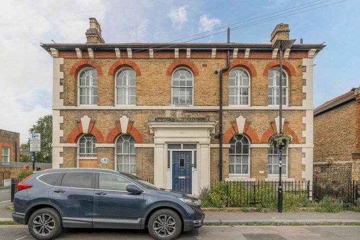 2 Bedroom Flat To Rent In Worple Road, Isleworth, TW7