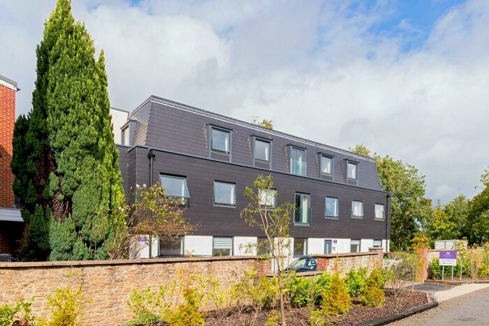 Flat To Rent In Godalming Town Centre, GU7