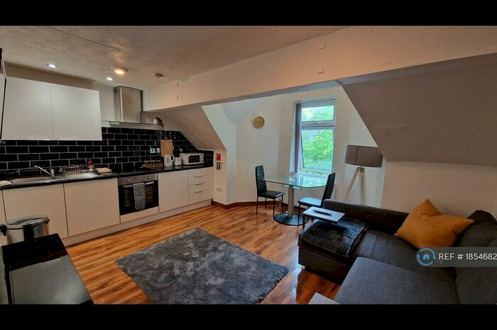 2 Bedroom Flat To Rent In Polygon Road, Manchester, M8