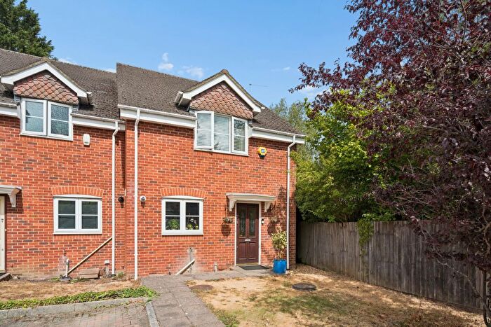 4 Bedroom Semi-Detached House For Sale In Meadow Bank Close, Amersham, HP7