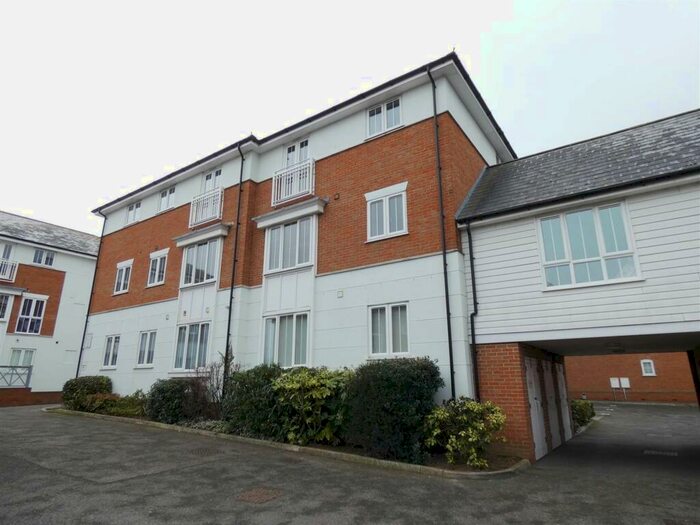 2 Bedroom Apartment To Rent In Wicketts End, Whitstable, CT5
