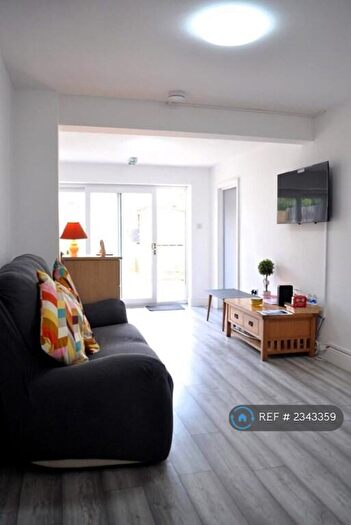 5 Bedroom Semi-Detached House To Rent In Avenue Road, Harold Wood, Romford, RM3