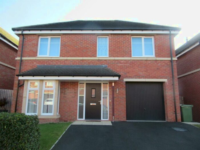 4 Bedroom Detached House To Rent In Leicester Square, Crossgates, Leeds, LS15