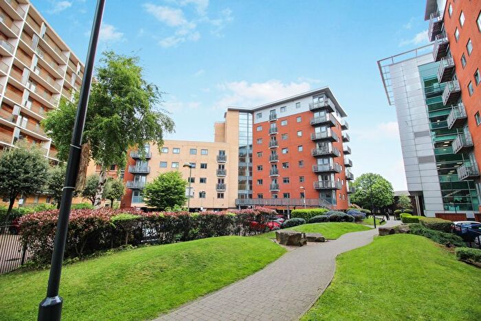 2 Bedroom Flat For Sale In City Walk, Leeds, West Yorkshire, LS11