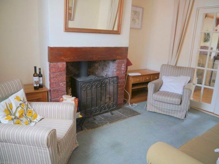 2 Bedroom Character Property To Rent In Broad Street, Wrington, BS40