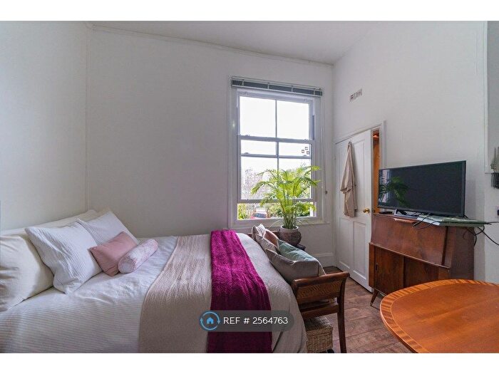 Studio To Rent In Bonner Road, London, E2