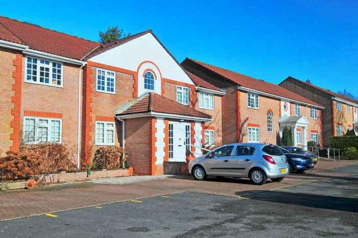 2 Bedroom Flat To Rent In Three Bridges, Pound Hill, Crawley, RH10