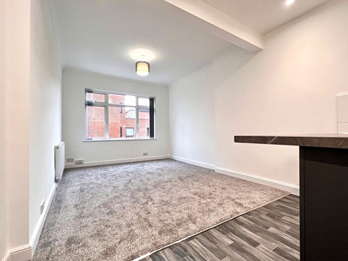 3 Bedroom Flat To Rent In North Street, Romford, RM1