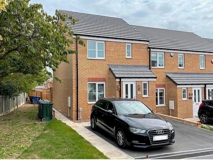 3 Bedroom Town House To Rent In Lundhill Drive, Wombwell, Barnsley, S73