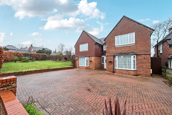 4 Bedroom Detached House For Sale In Queen Eleanors Road, Guildford, GU2