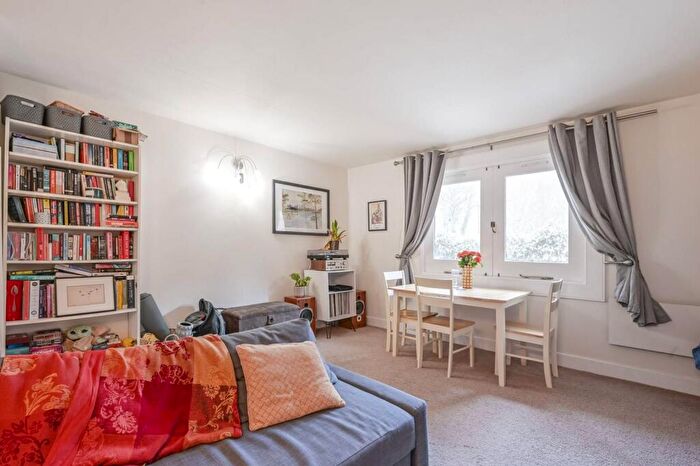 1 Bedroom Flat To Rent In Wapping High Street, Wapping, London, E1W