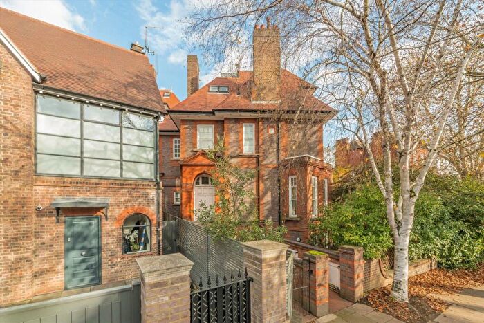 3 Bedroom Flat For Sale In Hampstead Hill Gardens, Hampstead, NW3