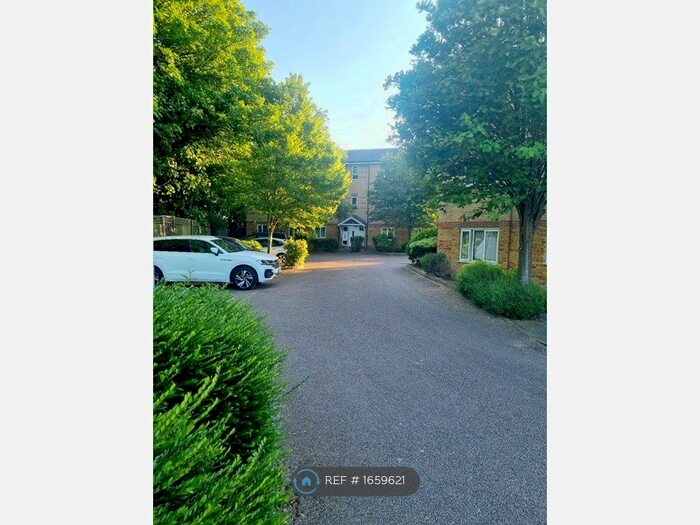 2 Bedroom Flat To Rent In Davey Close, London, N13