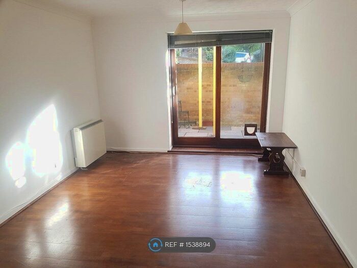 1 Bedroom Flat To Rent In Carlton Place, London, SE19